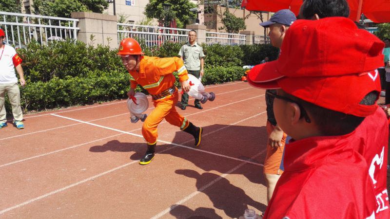 天城國(guó)際秩序隊(duì)員參與街道微型消防站技能競(jìng)賽