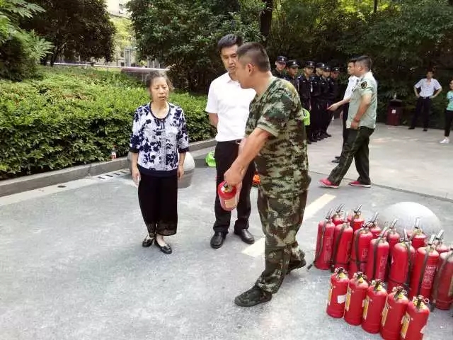 煙感警報(bào)器突鳴，10分鐘緊急滅火獲業(yè)主點(diǎn)贊