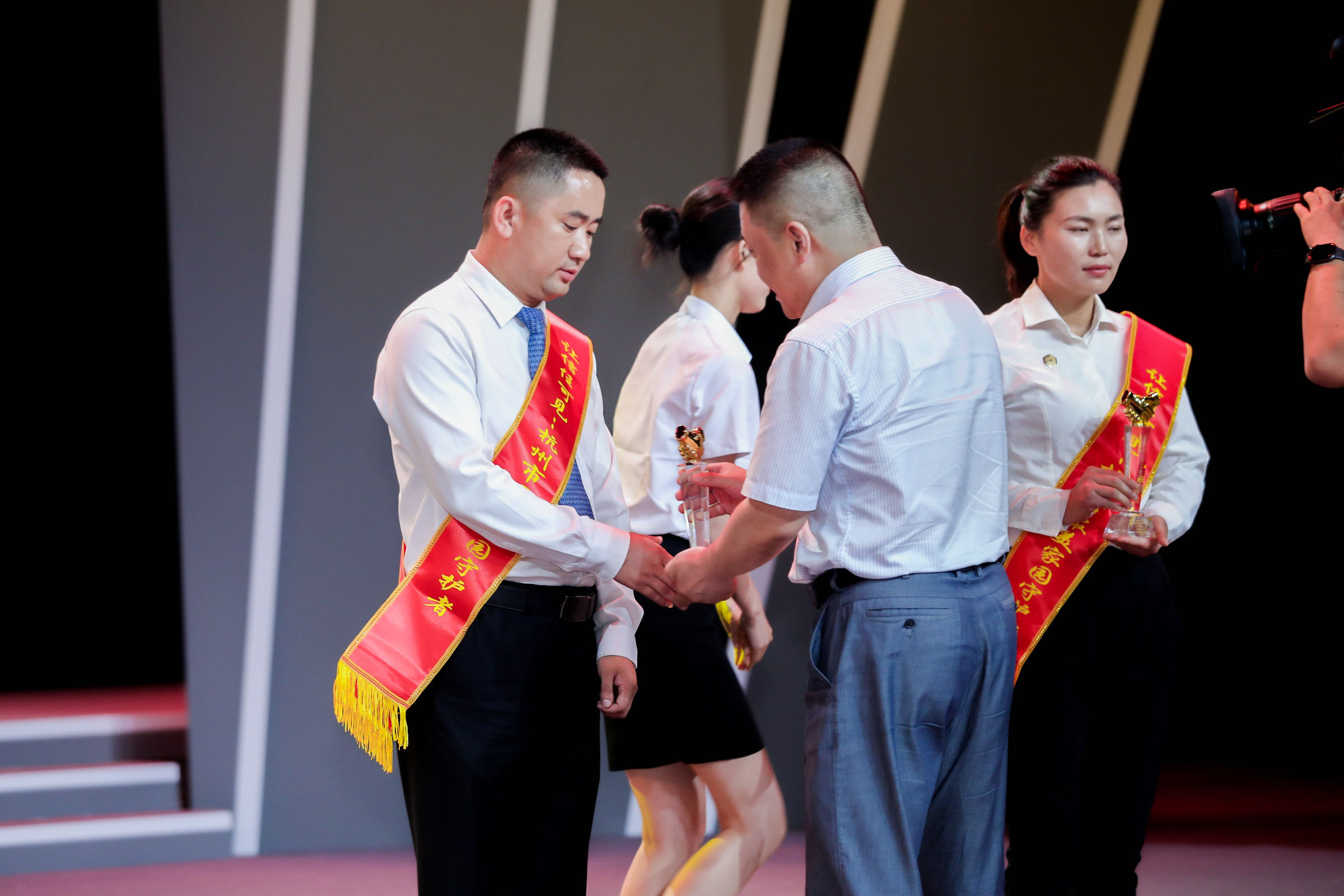 讓信任可見|南都物業(yè)人劉亮獲評杭州市“最美家園守護(hù)者”